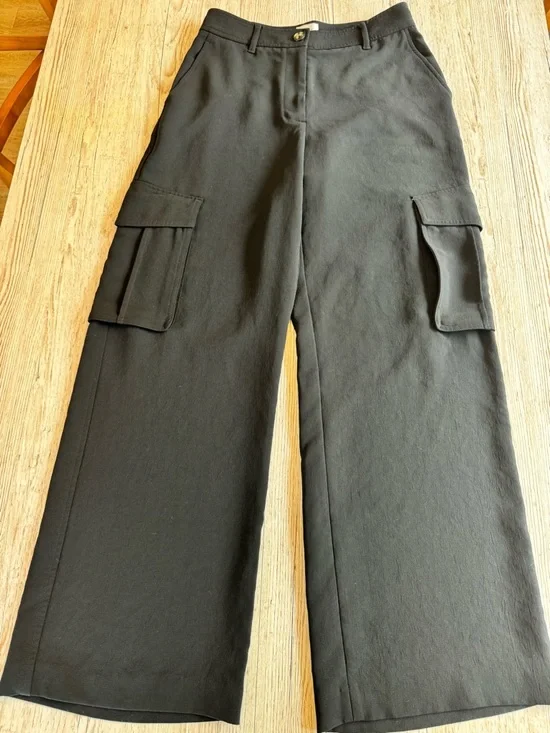 Wilfred by Aritzia Wide Leg Cargo Utility Pants in Black size 8 - Picture 2 of 10